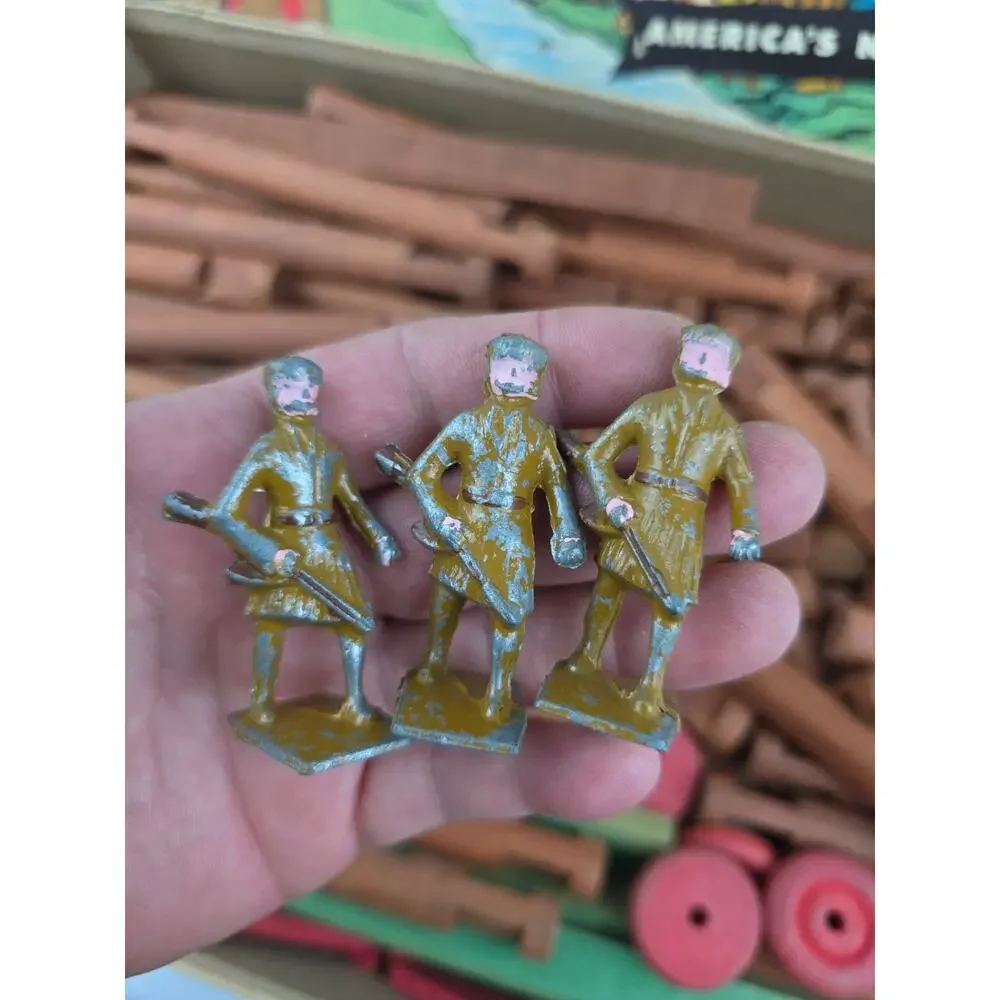 1940’s Vintage Original Lincoln Logs Set w/ Box incomplete some metal figures